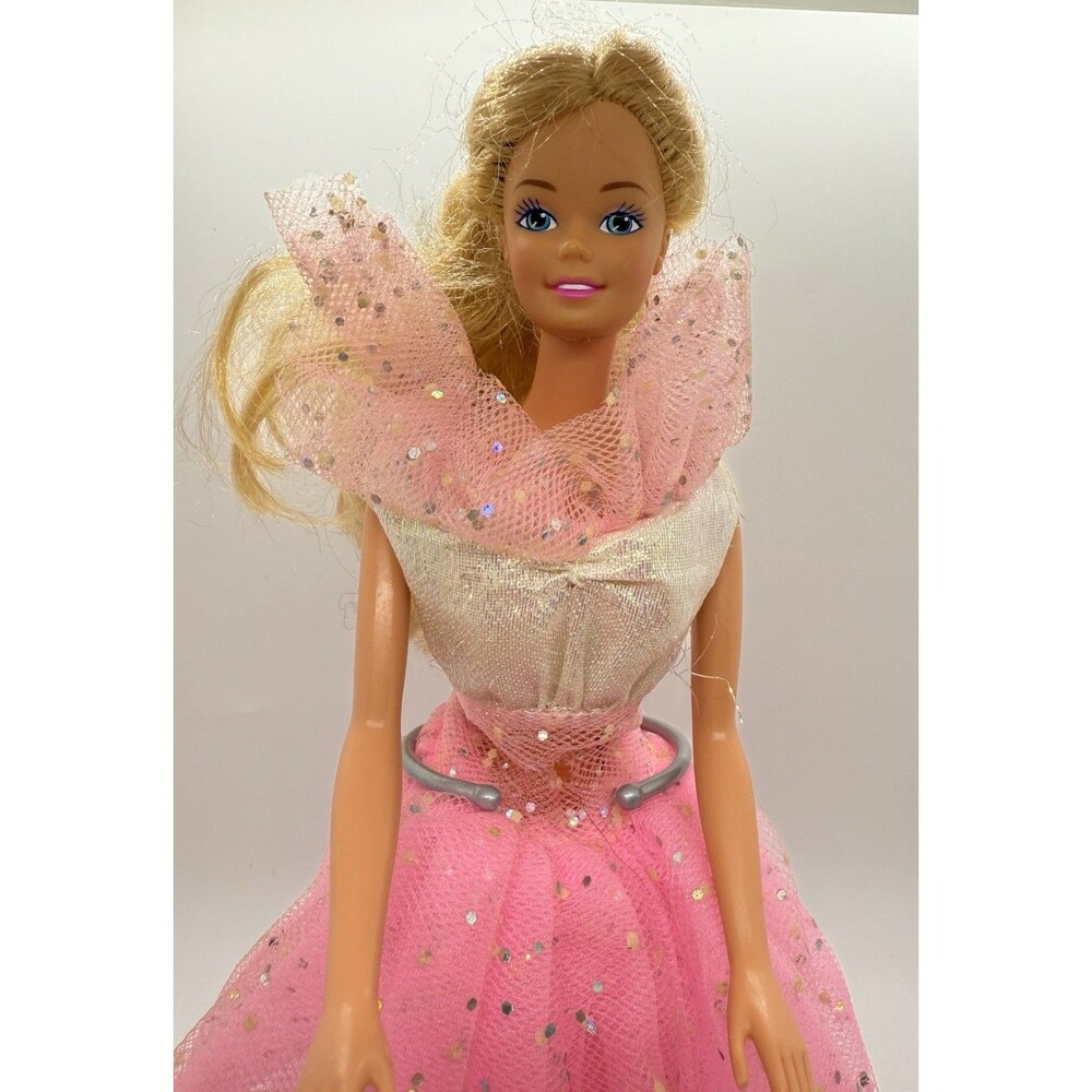1986 VINTAGE ORIGINAL #1738 FUNTIME BARBIE & 1993 TWINKLE LIGHTS OUTFIT #10390